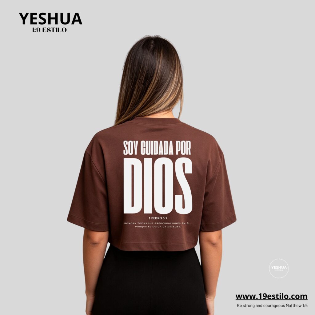 Camiseta Dama Corta /  Crop Top SOY CUIDADA POR DIOS