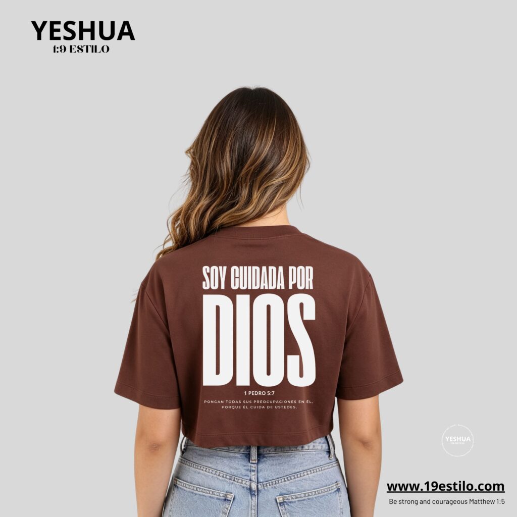 Camiseta Dama Corta /  Crop Top SOY CUIDADA POR DIOS